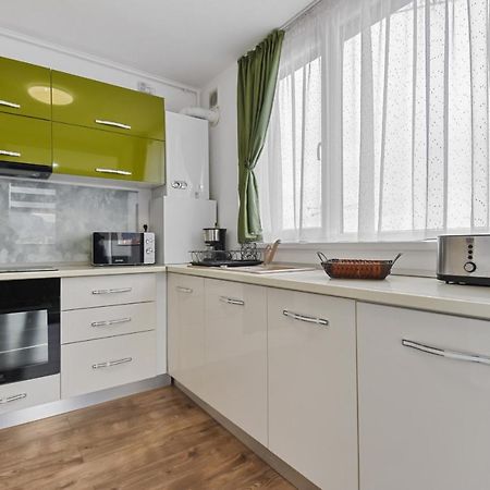 Appartamento Modern In New Building With Panoramic View Braşov Esterno foto