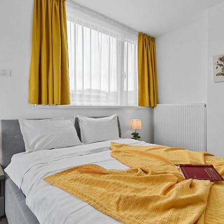 Appartamento Modern In New Building With Panoramic View Braşov Esterno foto