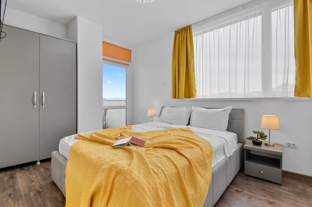 Appartamento Modern In New Building With Panoramic View Braşov Esterno foto