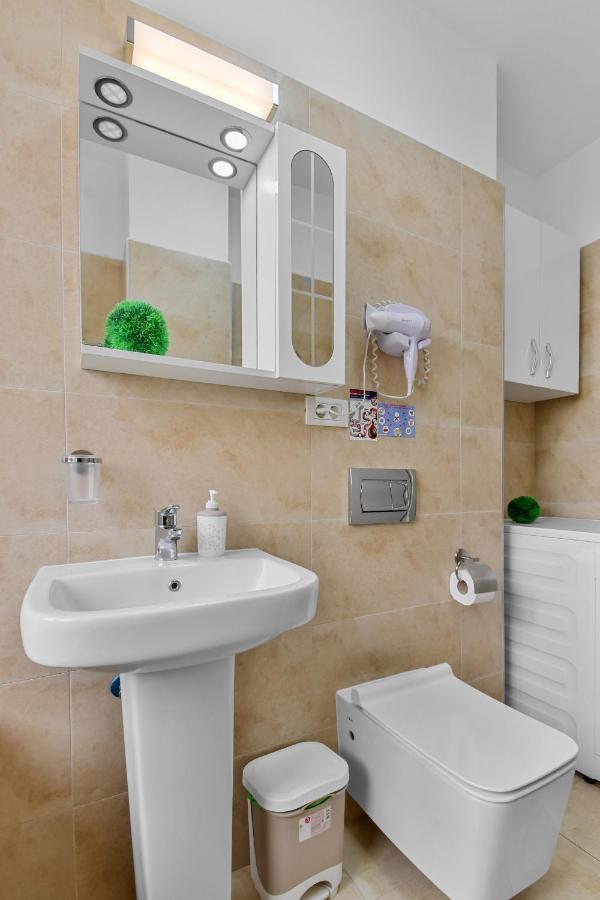 Appartamento Modern In New Building With Panoramic View Braşov Esterno foto