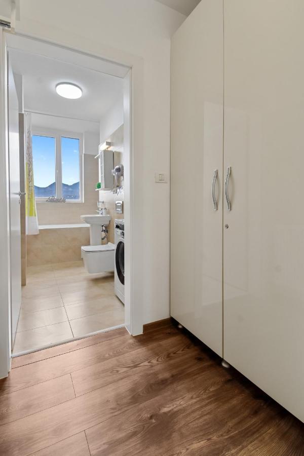 Appartamento Modern In New Building With Panoramic View Braşov Esterno foto