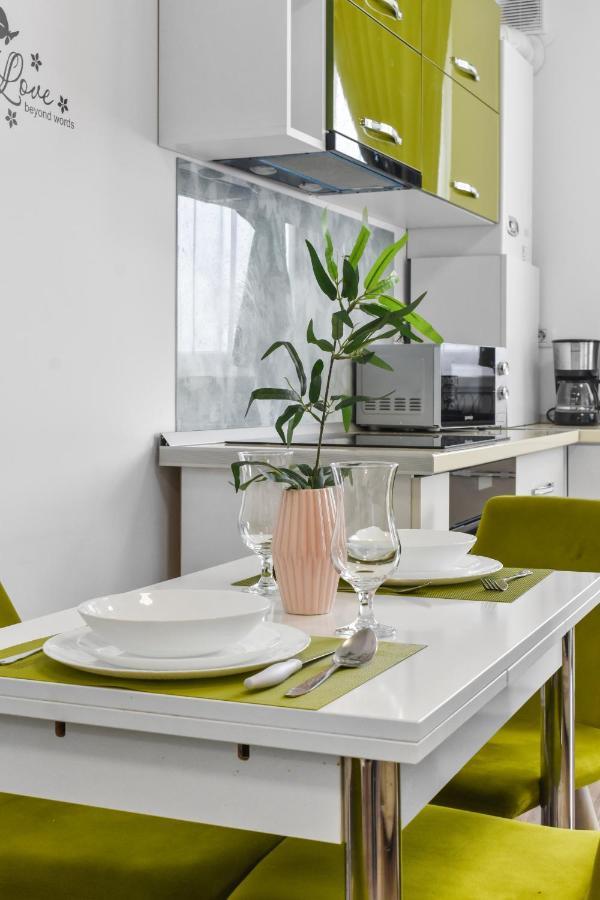 Appartamento Modern In New Building With Panoramic View Braşov Esterno foto