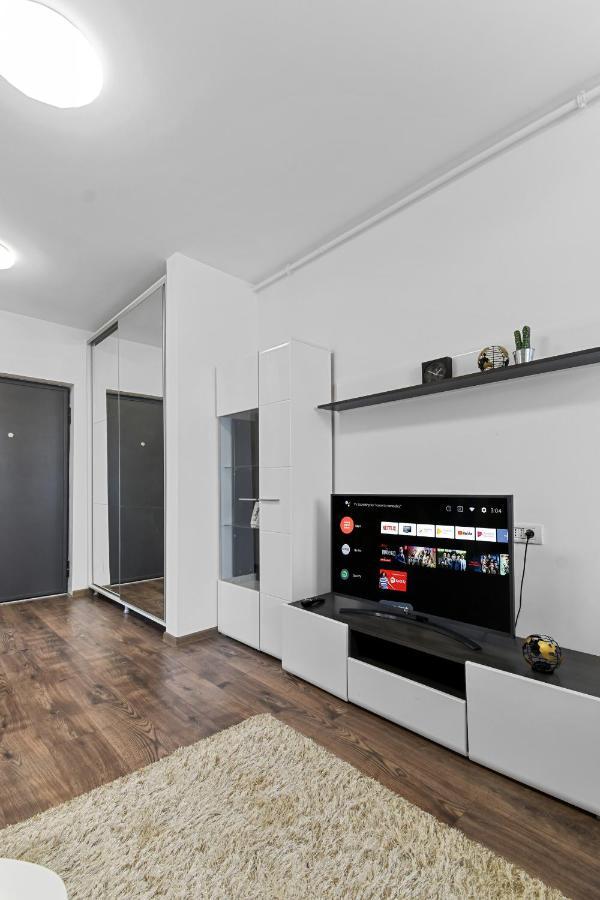 Appartamento Modern In New Building With Panoramic View Braşov Esterno foto