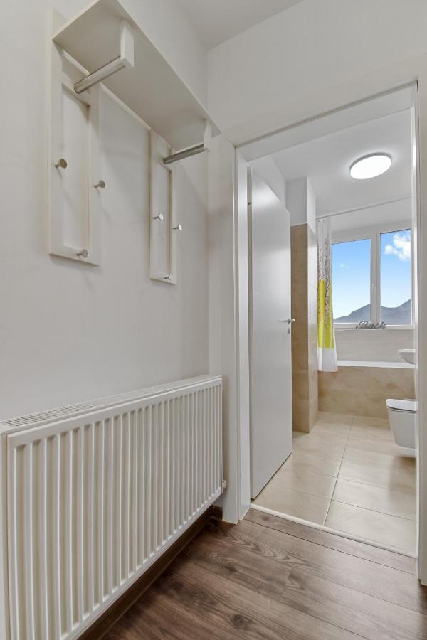 Appartamento Modern In New Building With Panoramic View Braşov Esterno foto
