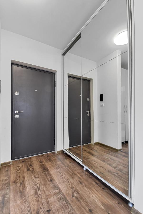 Appartamento Modern In New Building With Panoramic View Braşov Esterno foto