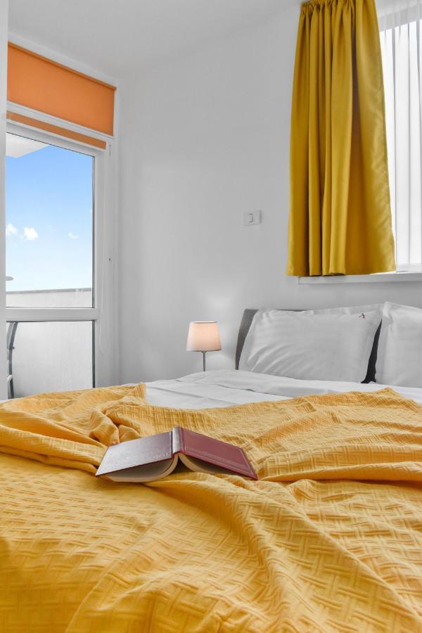 Appartamento Modern In New Building With Panoramic View Braşov Esterno foto