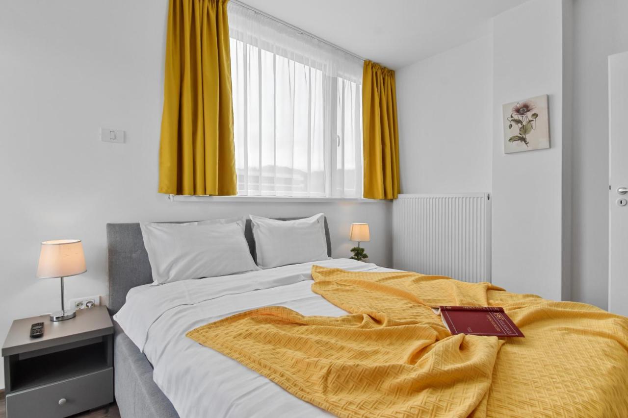 Appartamento Modern In New Building With Panoramic View Braşov Esterno foto